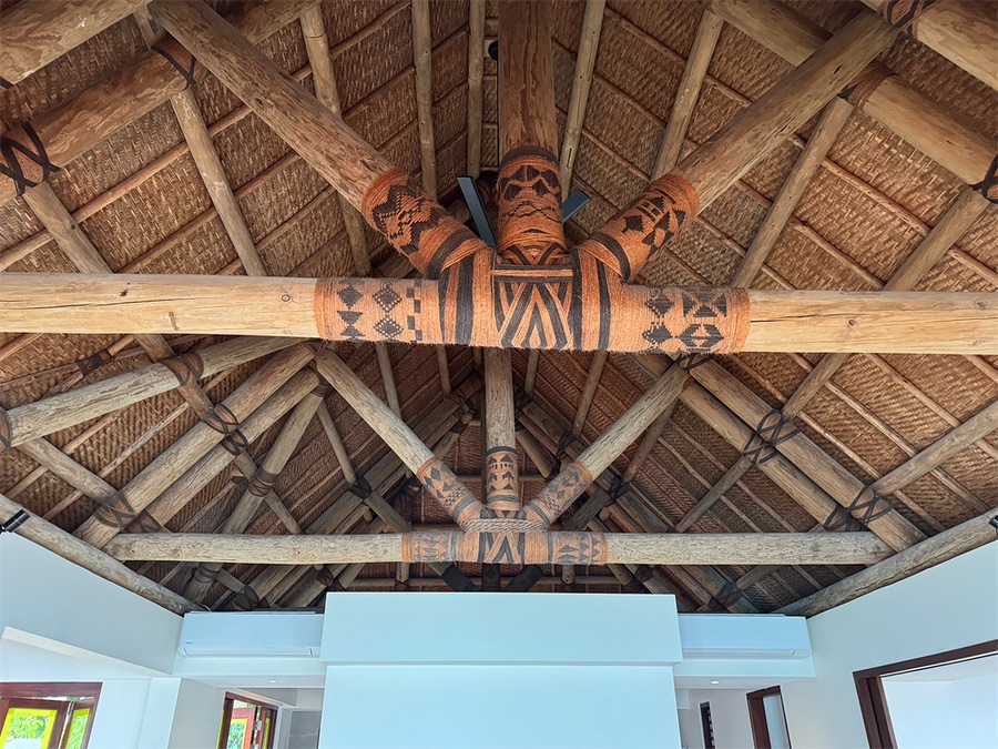 Bure ceiling with hand-painted masi beams