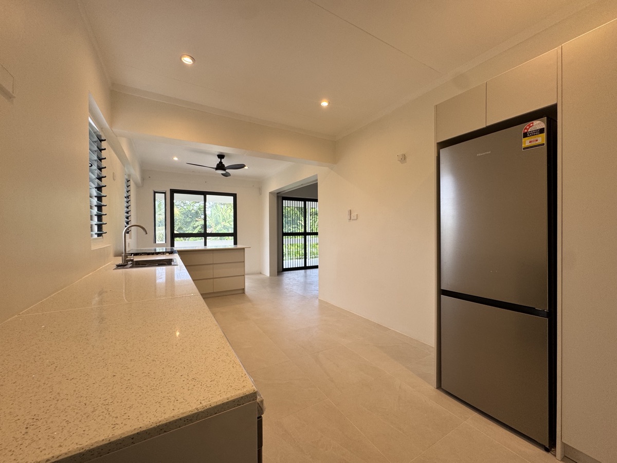 Kitchen and living, Suva